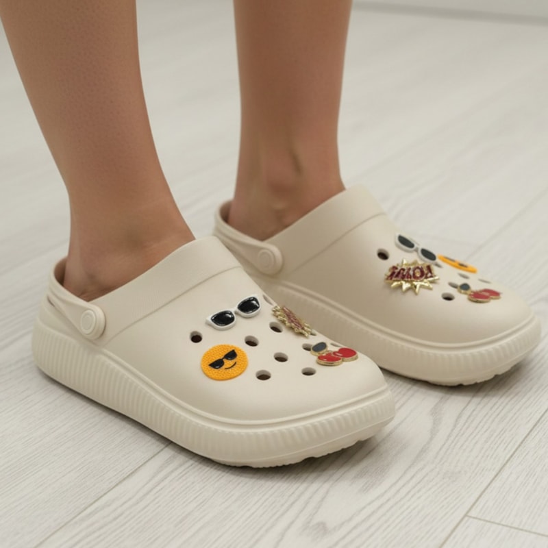 Babuche Moleca Clog Conforto com Pingente Feminina-934874d4-60f8-4b0f-8212-bfce783e0c2f