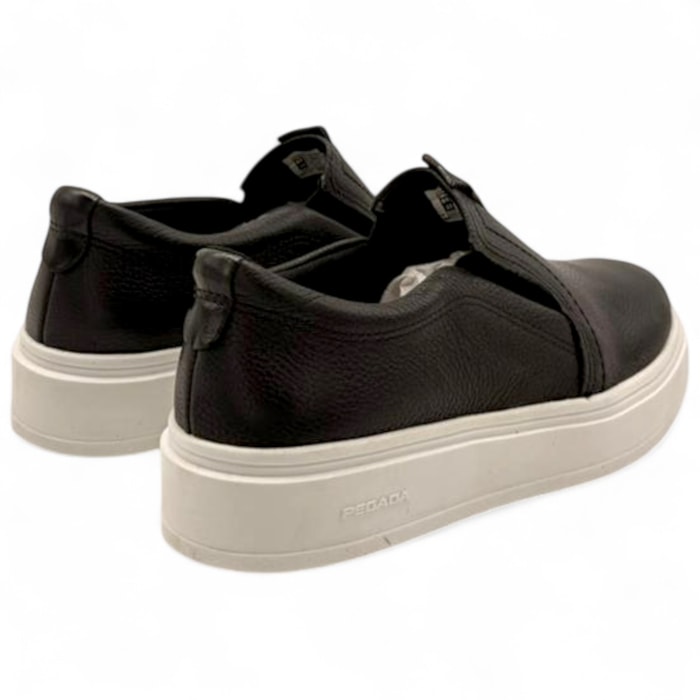 Tênis Slip On Casual Pegada em Couro Feminino-5577e1f1-cec8-44bc-a4dc-5005131c79dd